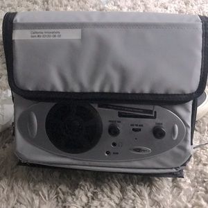 Collapsible Music cooler bag plays music / radio